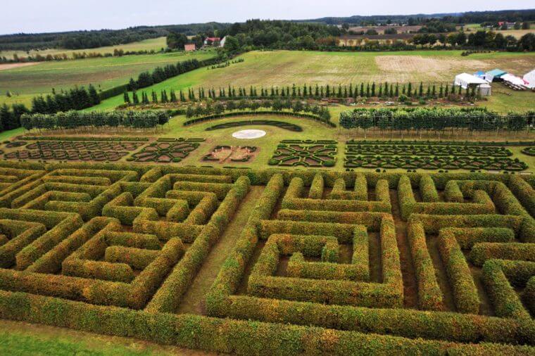 Самый большой лабиринт в англии. Поле лабиринт. Лабиринт кукурузовое поле. Вднх ландшафтный парк лабиринт. Лабиринт кукурузовое поле.